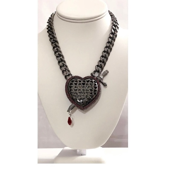 NWT Betsey Johnson 💋GLAMPIRE HEART DAGGER Hematite Tone Red Stones Necklace - Picture 5 of 6